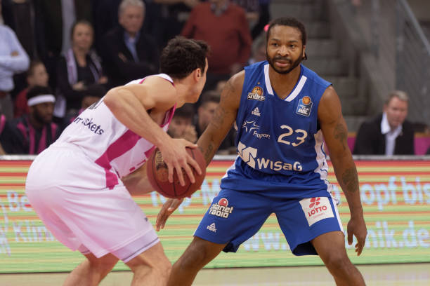 个球队在战 个球队在战